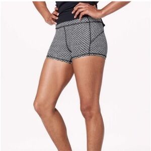 Lululemon In Movement Short, Monochromic Black, Sz 6, 2.5" Inseam